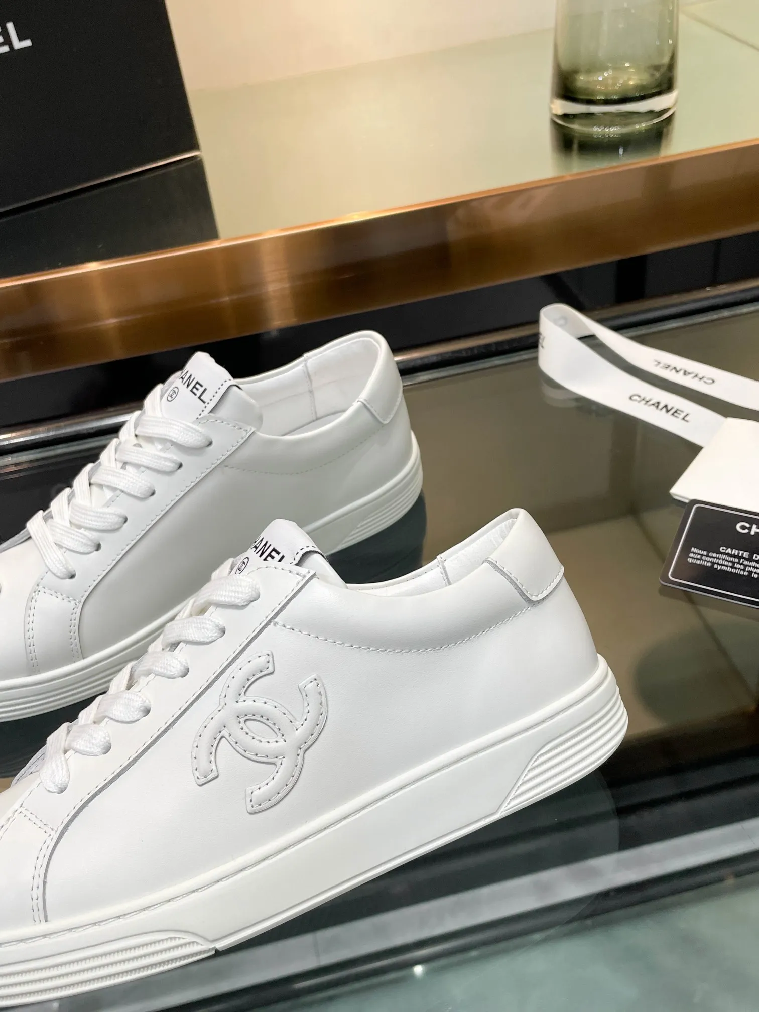 👟👟Ex-factory price 520👟👟Chanel Chanel 25SF latest model full leather panda color white shoes casual sports shoes skateboard shoes original purchase and development production Xiaoxiang C Home Another super popular item in the counter, loved by Internet celebrity bloggers and sisters, and various praises on social platforms. It is very popular, has a high texture, is breathable and super spring and summer. Seeing this issue always arouses the inner desire of girls for fashion. The latest suede material, classic black and white color, full of fashionable feeling on the feet, easy to care for. Fabric: Original customized imported cowhide material. Lining: Customized soft sheepskin lining. Sole: Original molded TPU non-slip outsole. Bottom thickness: 2.5CM. Size: Women's size 35-40 (custom-made sizes 40 are non-refundable)